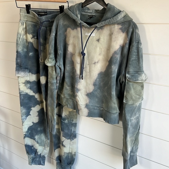 Guess 2Pc Athletic - Picture 2 of 12